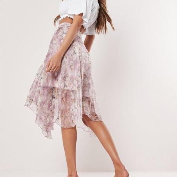 MISSGUIDED Purple floral shimmer frill hem skirt - Picture 3 of 4
